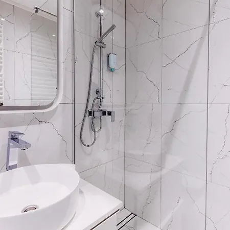 Appartement Arte Boczna Lubomelskiej 11 - Faktura Vat Garaz